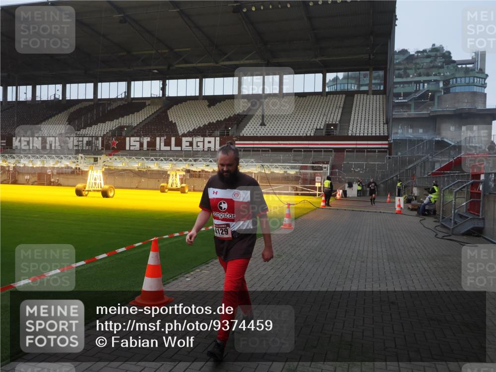 07.12.2025 - St. Pauli X-Mass-Run No. 15 Fabian Wolf http://msf.ph/oto/9374459 07.12.2025 10:00:16 Ziel 802, 1333, 1354, 1360, 1404, 2140, 2141, 3336, 4129 meine-sportfotos.de