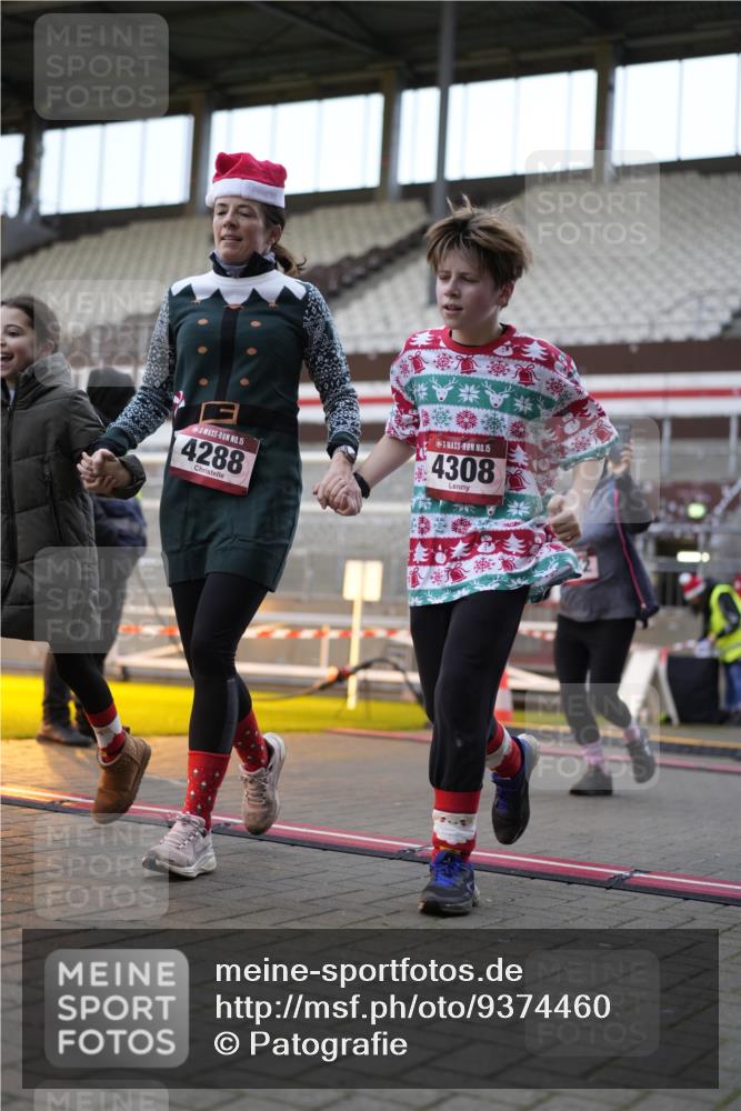 07.12.2025 - St. Pauli X-Mass-Run No. 15 Patografie http://msf.ph/oto/9374460 07.12.2025 12:11:46 Ziel 1452, 3974, 3979, 4163, 4165, 4166, 4167, 4168, 4268, 4270, 4278, 4279, 4288, 4289, 4308, 4714 meine-sportfotos.de