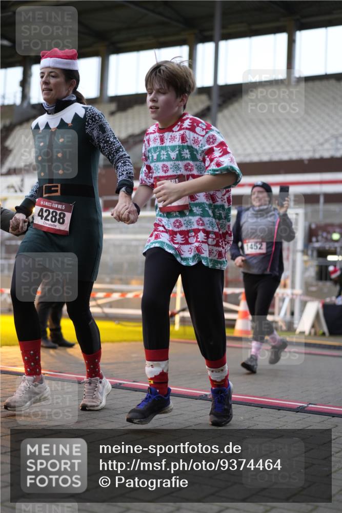 07.12.2025 - St. Pauli X-Mass-Run No. 15 Patografie http://msf.ph/oto/9374464 07.12.2025 12:11:46 Ziel 1452, 3974, 3979, 4163, 4165, 4166, 4167, 4168, 4268, 4270, 4278, 4279, 4288, 4289, 4308, 4714 meine-sportfotos.de