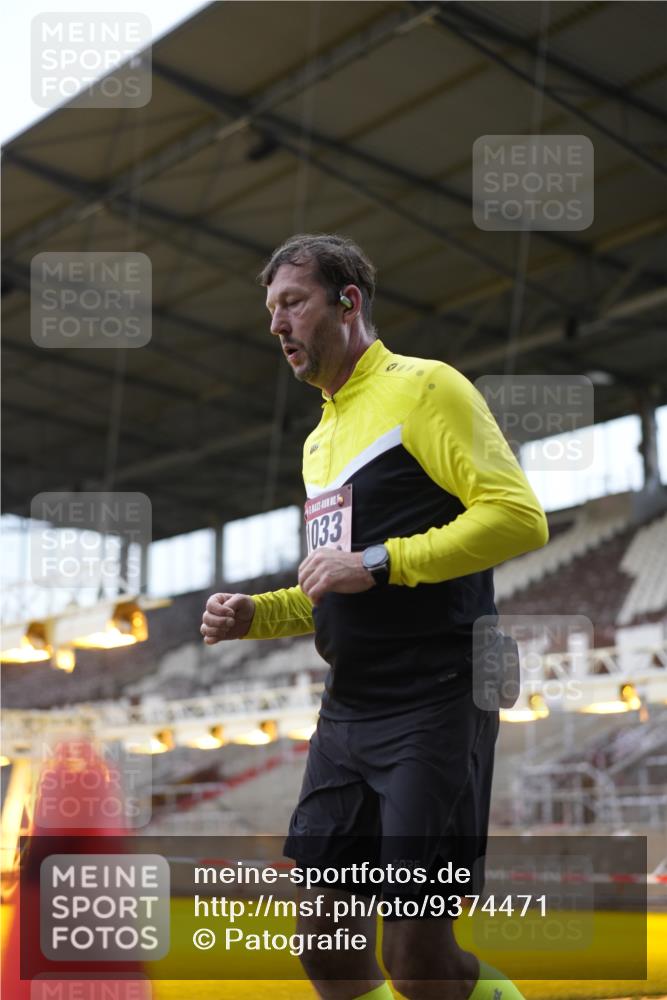 07.12.2025 - St. Pauli X-Mass-Run No. 15 Patografie http://msf.ph/oto/9374471 07.12.2025 12:12:08 Ziel 1033 meine-sportfotos.de