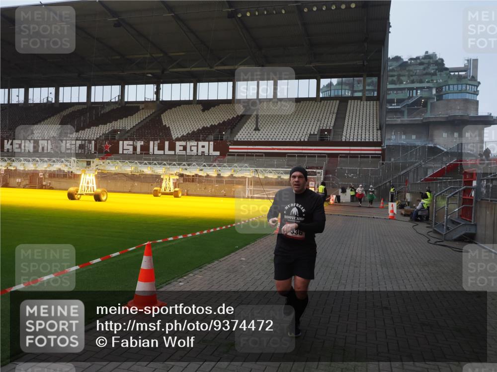 07.12.2025 - St. Pauli X-Mass-Run No. 15 Fabian Wolf http://msf.ph/oto/9374472 07.12.2025 10:00:24 Ziel 3336, 4129 meine-sportfotos.de
