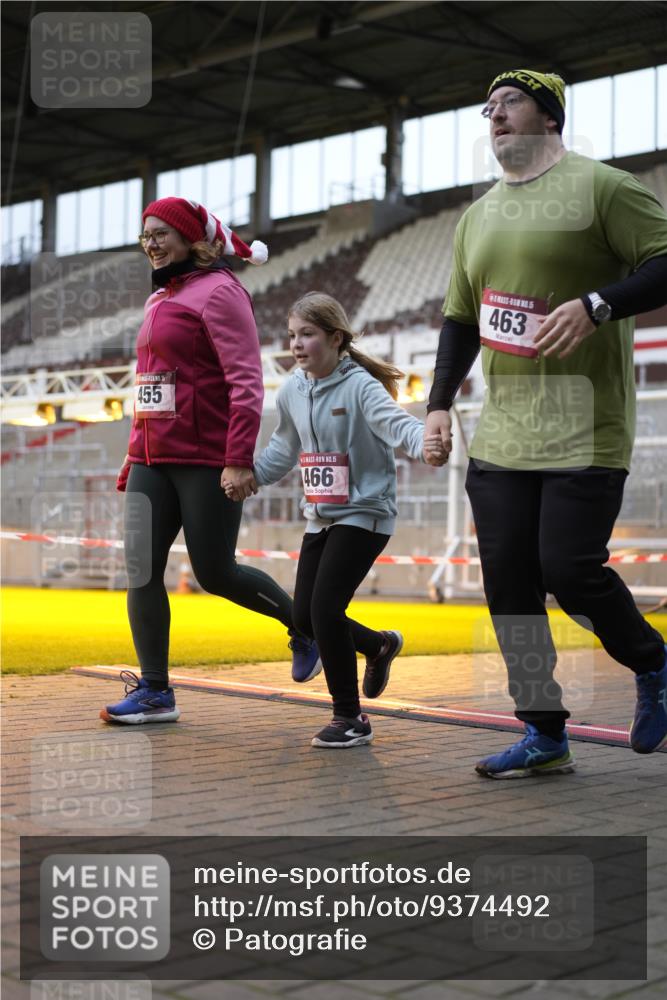 07.12.2025 - St. Pauli X-Mass-Run No. 15 Patografie http://msf.ph/oto/9374492 07.12.2025 12:13:10 Ziel 455, 463, 466, 2543, 4713 meine-sportfotos.de