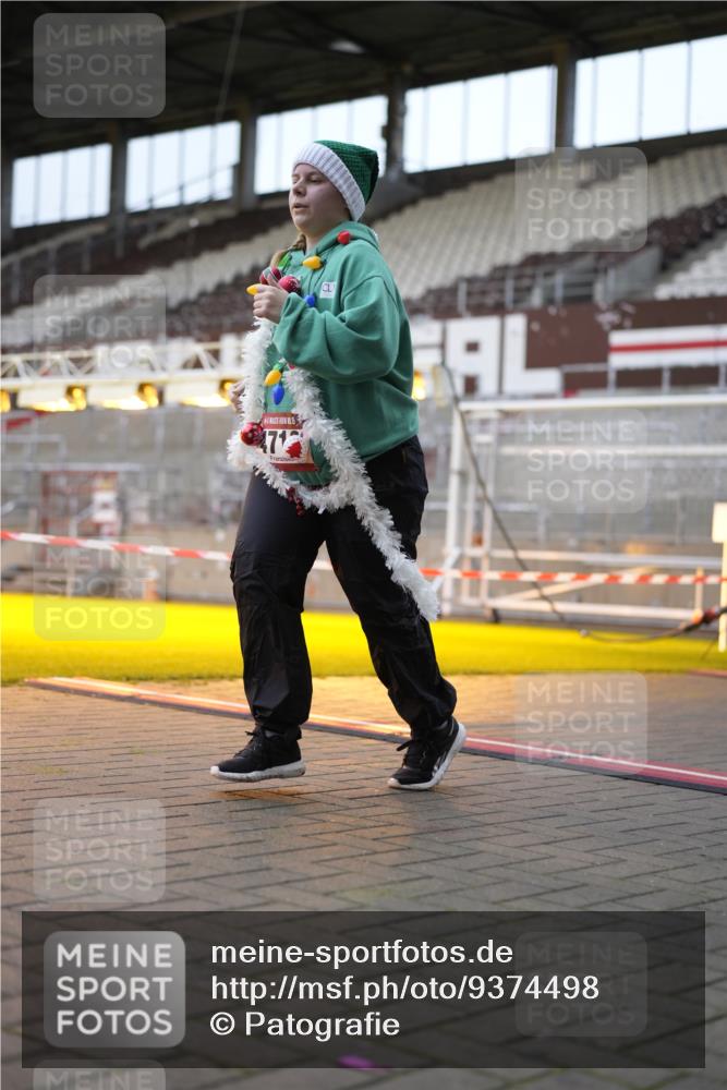 07.12.2025 - St. Pauli X-Mass-Run No. 15 Patografie http://msf.ph/oto/9374498 07.12.2025 12:13:13 Ziel 455, 463, 466, 2543, 4713 meine-sportfotos.de