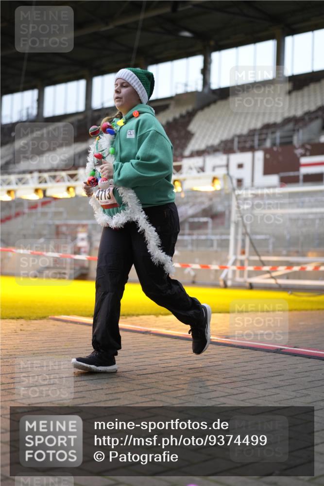 07.12.2025 - St. Pauli X-Mass-Run No. 15 Patografie http://msf.ph/oto/9374499 07.12.2025 12:13:13 Ziel 455, 463, 466, 2543, 4713 meine-sportfotos.de
