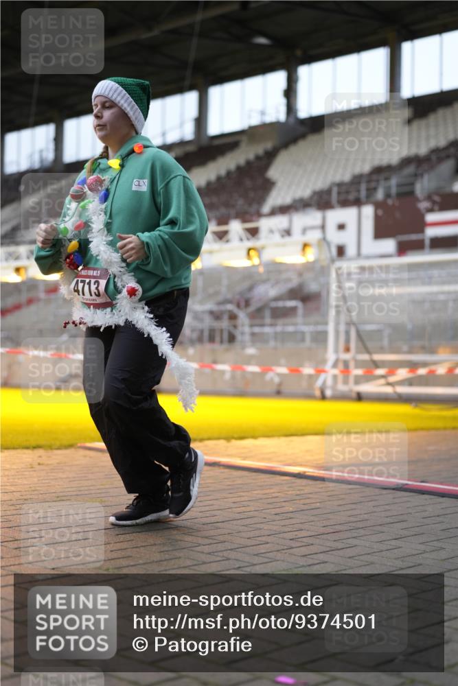 07.12.2025 - St. Pauli X-Mass-Run No. 15 Patografie http://msf.ph/oto/9374501 07.12.2025 12:13:13 Ziel 455, 463, 466, 2543, 4713 meine-sportfotos.de