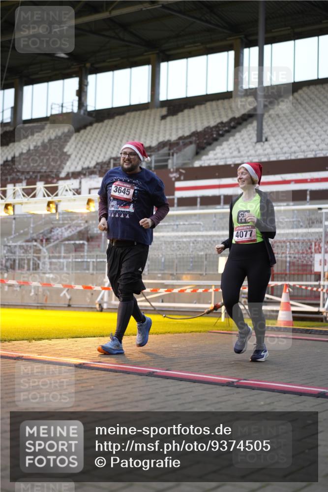 07.12.2025 - St. Pauli X-Mass-Run No. 15 Patografie http://msf.ph/oto/9374505 07.12.2025 12:13:20 Ziel 455, 463, 466, 3645, 4077, 4258, 4261, 4713 meine-sportfotos.de