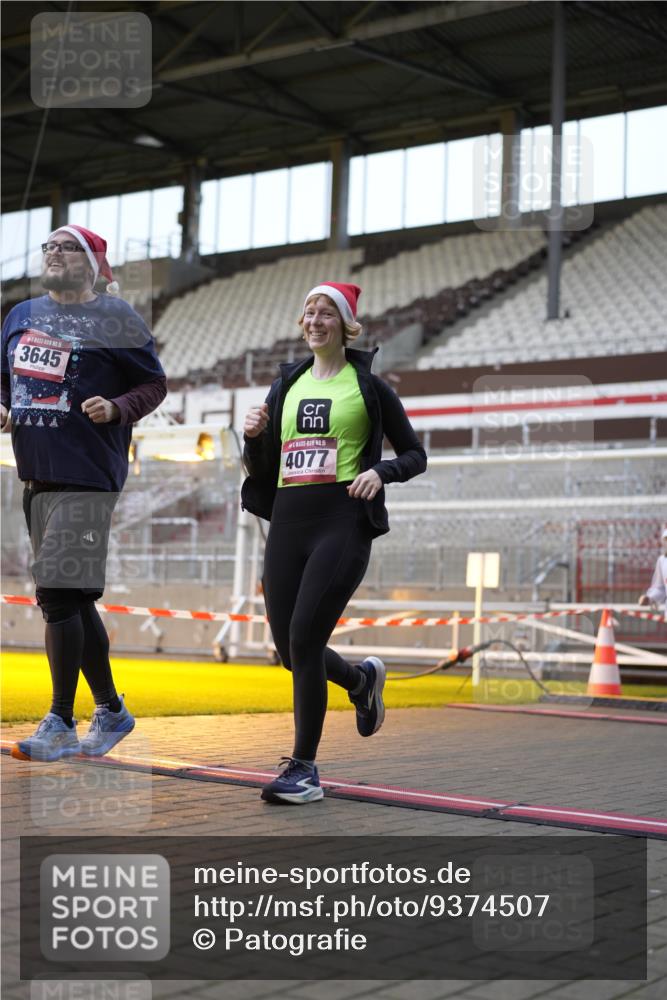 07.12.2025 - St. Pauli X-Mass-Run No. 15 Patografie http://msf.ph/oto/9374507 07.12.2025 12:13:20 Ziel 455, 463, 466, 3645, 4077, 4258, 4261, 4713 meine-sportfotos.de