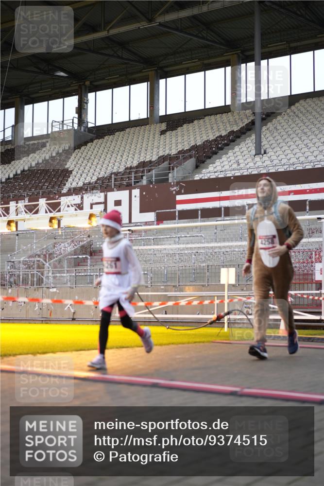 07.12.2025 - St. Pauli X-Mass-Run No. 15 Patografie http://msf.ph/oto/9374515 07.12.2025 12:13:22 Ziel 455, 463, 466, 3645, 4077, 4258, 4261, 4713 meine-sportfotos.de