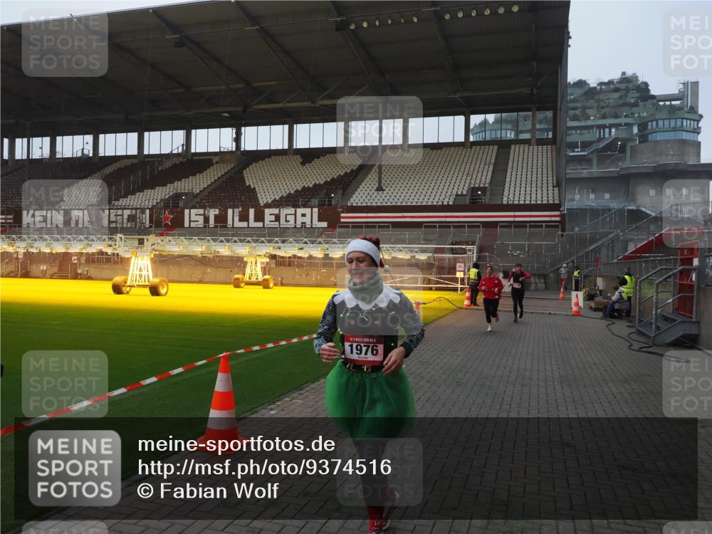 07.12.2025 - St. Pauli X-Mass-Run No. 15 Fabian Wolf http://msf.ph/oto/9374516 07.12.2025 10:00:35 Ziel 855, 1418, 1976, 2348, 3336 meine-sportfotos.de