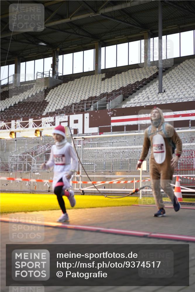 07.12.2025 - St. Pauli X-Mass-Run No. 15 Patografie http://msf.ph/oto/9374517 07.12.2025 12:13:22 Ziel 455, 463, 466, 3645, 4077, 4258, 4261, 4713 meine-sportfotos.de