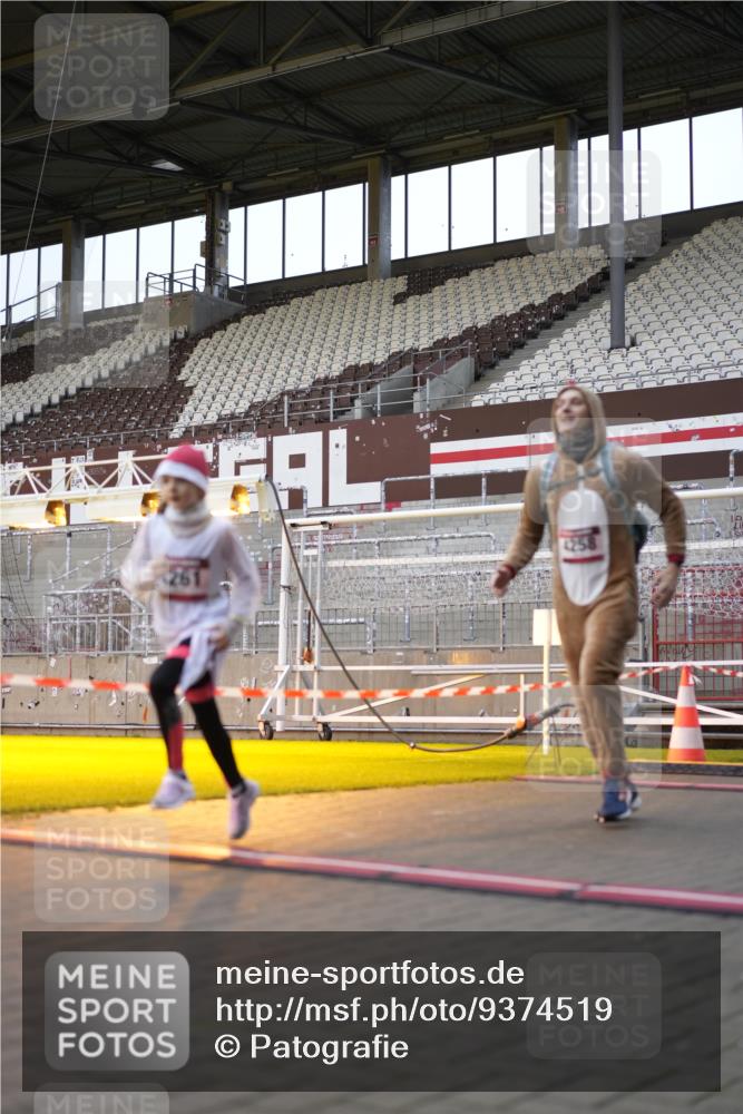 07.12.2025 - St. Pauli X-Mass-Run No. 15 Patografie http://msf.ph/oto/9374519 07.12.2025 12:13:22 Ziel 455, 463, 466, 3645, 4077, 4258, 4261, 4713 meine-sportfotos.de