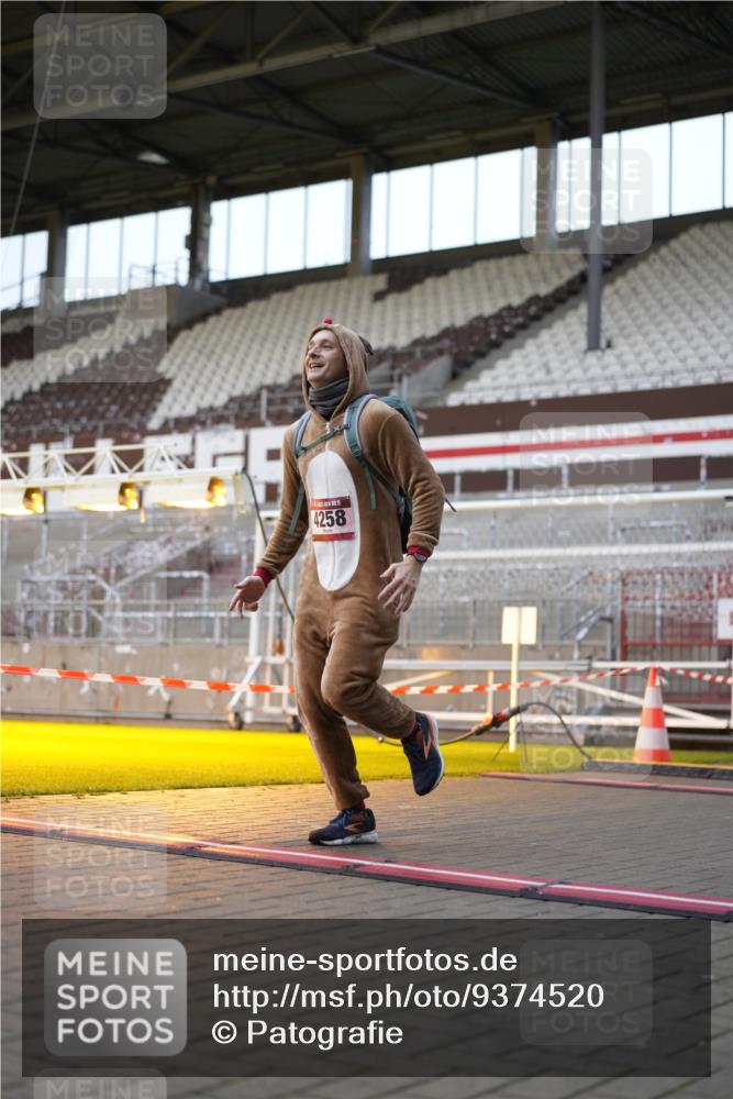 07.12.2025 - St. Pauli X-Mass-Run No. 15 Patografie http://msf.ph/oto/9374520 07.12.2025 12:13:23 Ziel 455, 463, 466, 3645, 4077, 4258, 4261, 4713 meine-sportfotos.de