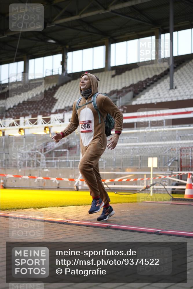 07.12.2025 - St. Pauli X-Mass-Run No. 15 Patografie http://msf.ph/oto/9374522 07.12.2025 12:13:23 Ziel 455, 463, 466, 3645, 4077, 4258, 4261, 4713 meine-sportfotos.de