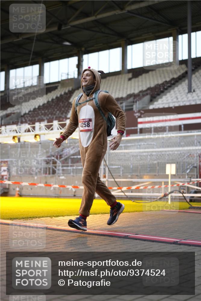07.12.2025 - St. Pauli X-Mass-Run No. 15 Patografie http://msf.ph/oto/9374524 07.12.2025 12:13:23 Ziel 455, 463, 466, 3645, 4077, 4258, 4261, 4713 meine-sportfotos.de