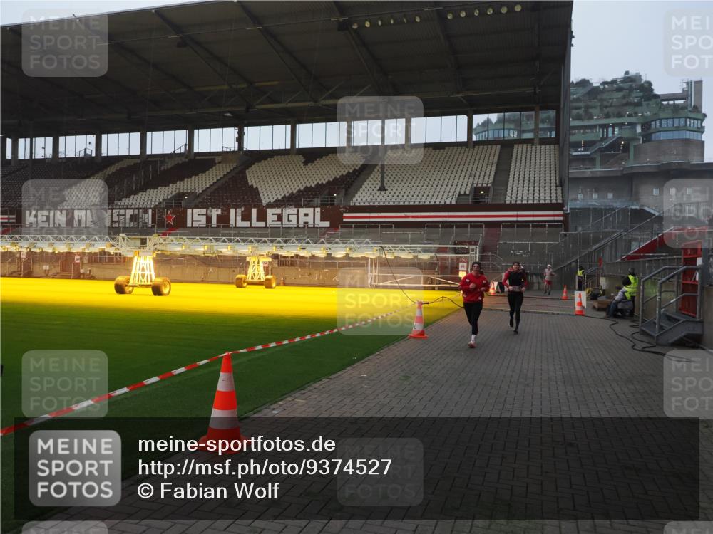 07.12.2025 - St. Pauli X-Mass-Run No. 15 Fabian Wolf http://msf.ph/oto/9374527 07.12.2025 10:00:36 Ziel 855, 1418, 1976, 2348, 3336 meine-sportfotos.de