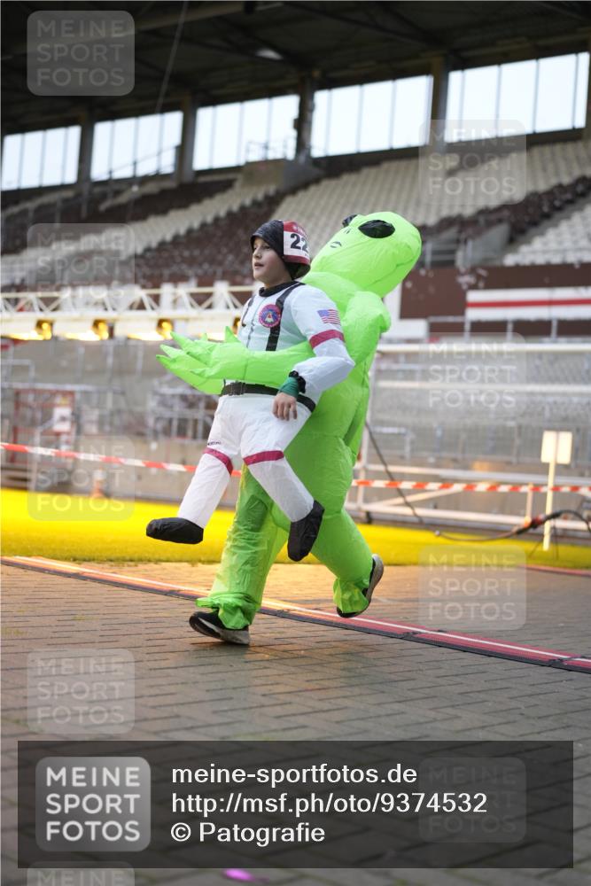 07.12.2025 - St. Pauli X-Mass-Run No. 15 Patografie http://msf.ph/oto/9374532 07.12.2025 12:13:39 Ziel 4048, 4179 meine-sportfotos.de