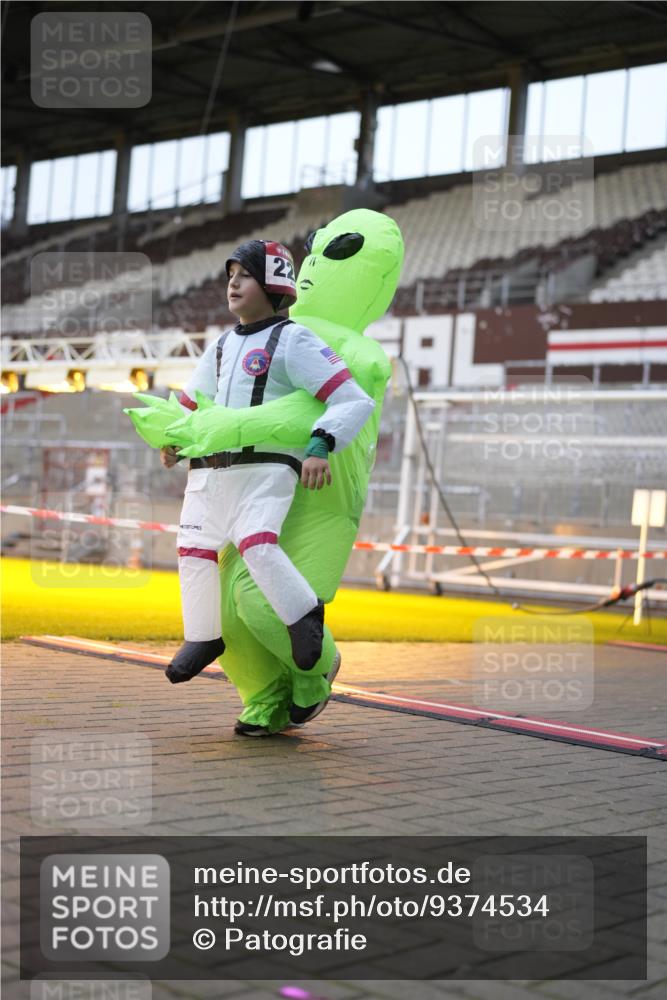 07.12.2025 - St. Pauli X-Mass-Run No. 15 Patografie http://msf.ph/oto/9374534 07.12.2025 12:13:39 Ziel 4048, 4179 meine-sportfotos.de