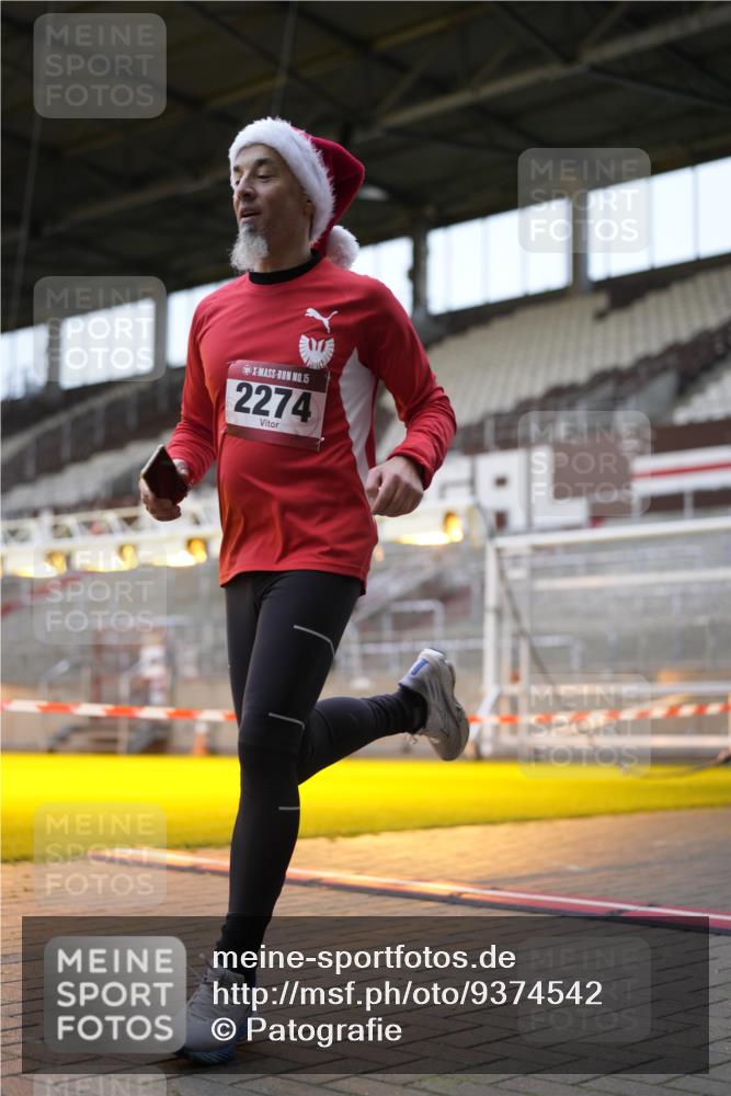 07.12.2025 - St. Pauli X-Mass-Run No. 15 Patografie http://msf.ph/oto/9374542 07.12.2025 12:13:57 Ziel 2274 meine-sportfotos.de