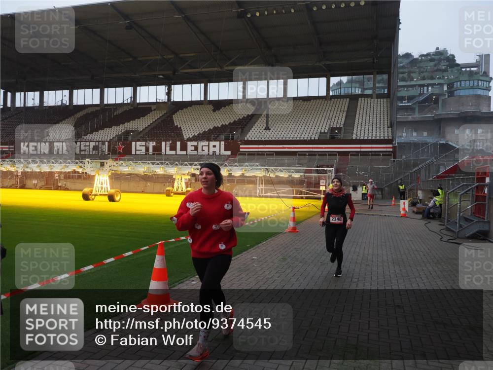 07.12.2025 - St. Pauli X-Mass-Run No. 15 Fabian Wolf http://msf.ph/oto/9374545 07.12.2025 10:00:39 Ziel 855, 1418, 1976, 2348, 3084 meine-sportfotos.de