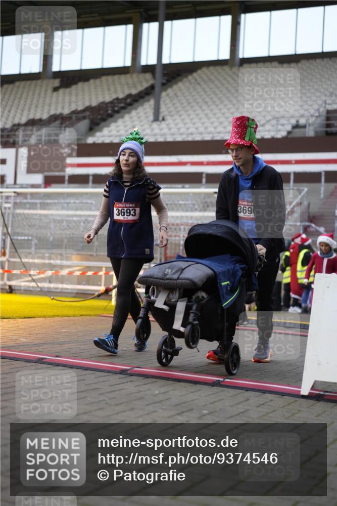 07.12.2025 - St. Pauli X-Mass-Run No. 15 Patografie http://msf.ph/oto/9374546 07.12.2025 12:14:15 Ziel 451, 454, 3690, 3693 meine-sportfotos.de