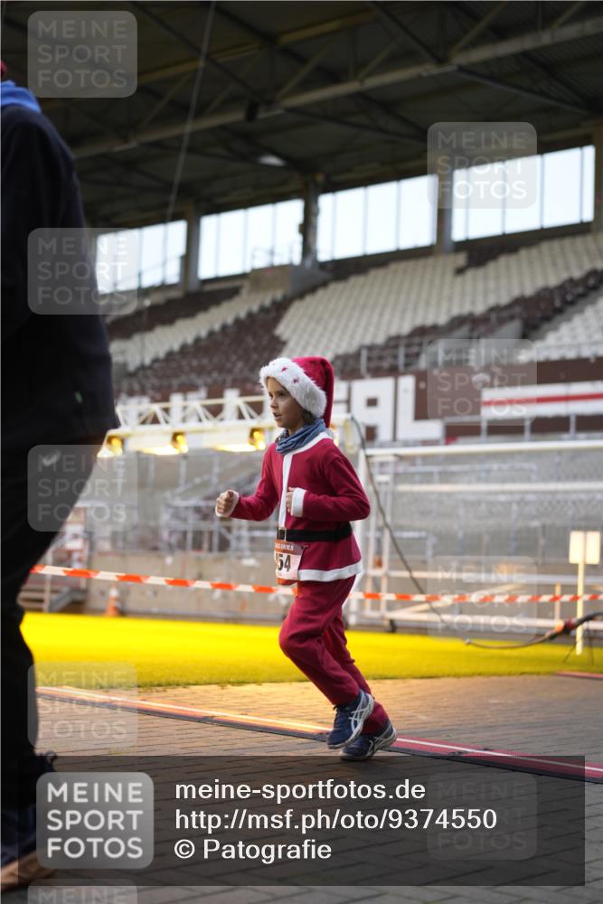 07.12.2025 - St. Pauli X-Mass-Run No. 15 Patografie http://msf.ph/oto/9374550 07.12.2025 12:14:17 Ziel 444, 445, 451, 454, 457, 3690, 3693 meine-sportfotos.de