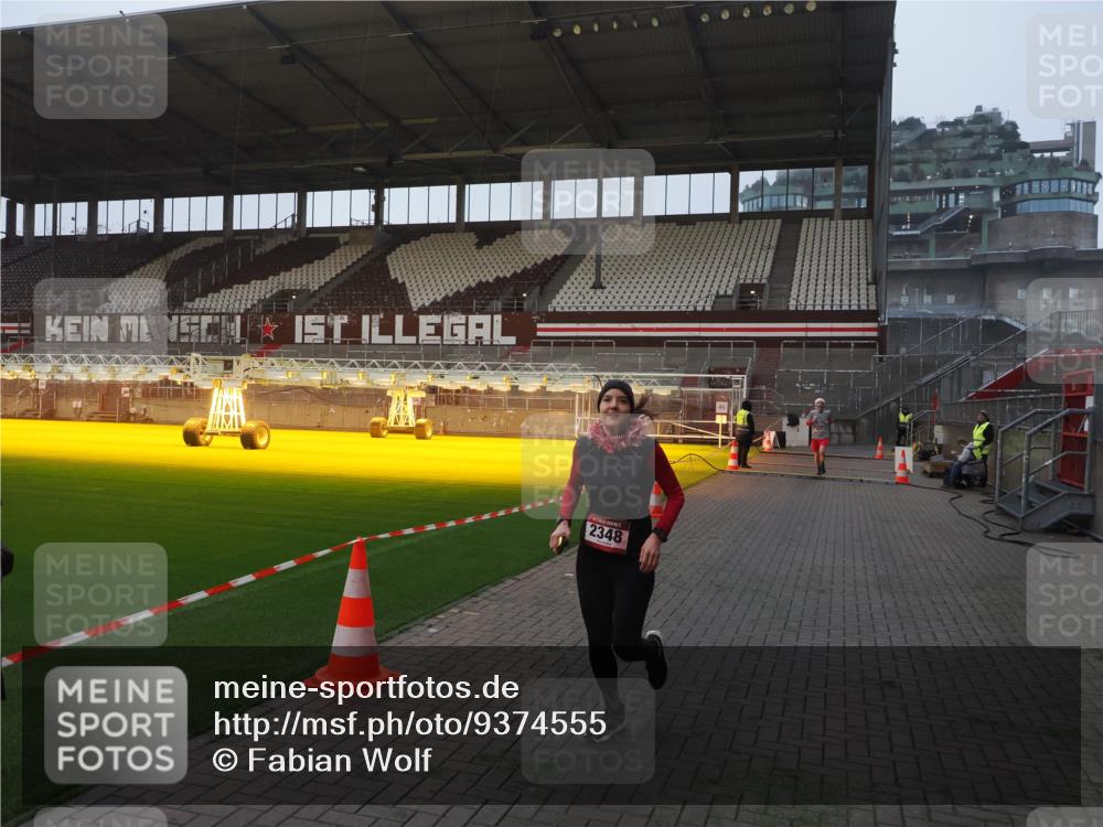 07.12.2025 - St. Pauli X-Mass-Run No. 15 Fabian Wolf http://msf.ph/oto/9374555 07.12.2025 10:00:40 Ziel 855, 1418, 1976, 2348, 3084 meine-sportfotos.de