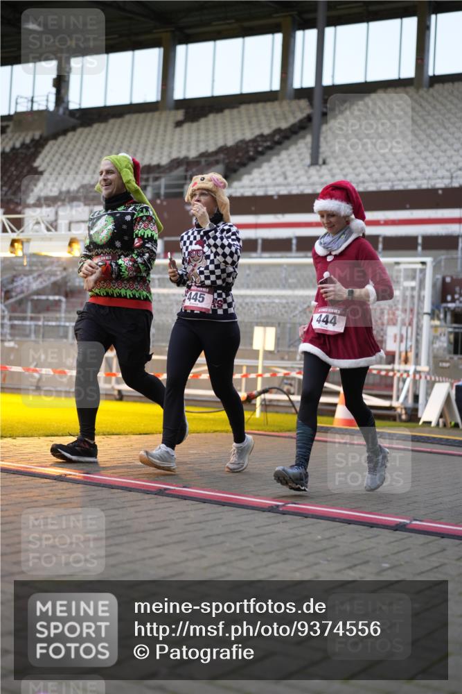 07.12.2025 - St. Pauli X-Mass-Run No. 15 Patografie http://msf.ph/oto/9374556 07.12.2025 12:14:21 Ziel 444, 445, 451, 454, 457, 3690, 3693 meine-sportfotos.de
