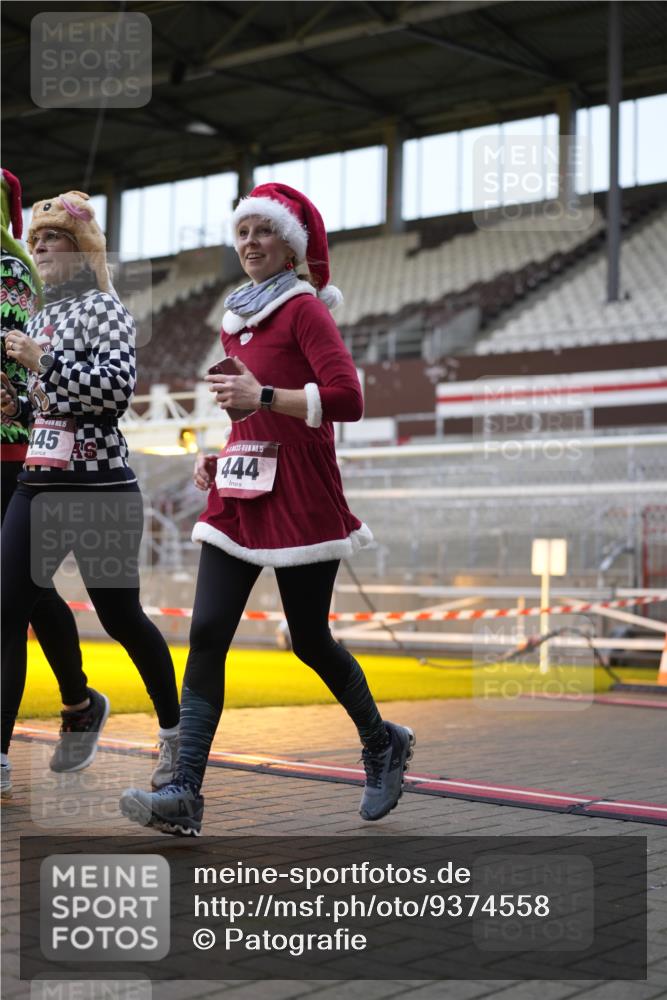 07.12.2025 - St. Pauli X-Mass-Run No. 15 Patografie http://msf.ph/oto/9374558 07.12.2025 12:14:21 Ziel 444, 445, 451, 454, 457, 3690, 3693 meine-sportfotos.de