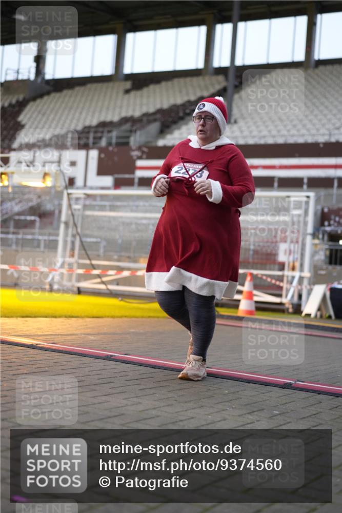 07.12.2025 - St. Pauli X-Mass-Run No. 15 Patografie http://msf.ph/oto/9374560 07.12.2025 12:14:41 Ziel  meine-sportfotos.de