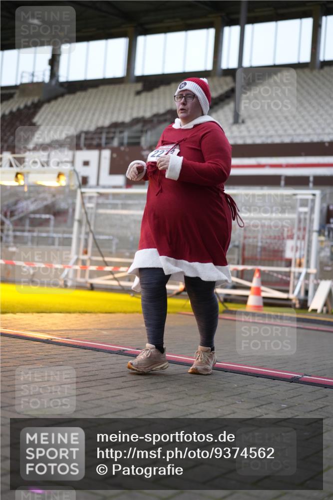 07.12.2025 - St. Pauli X-Mass-Run No. 15 Patografie http://msf.ph/oto/9374562 07.12.2025 12:14:41 Ziel  meine-sportfotos.de