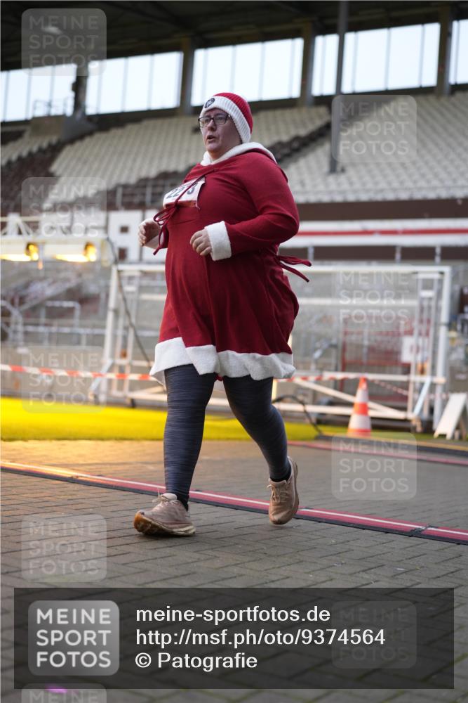 07.12.2025 - St. Pauli X-Mass-Run No. 15 Patografie http://msf.ph/oto/9374564 07.12.2025 12:14:41 Ziel  meine-sportfotos.de