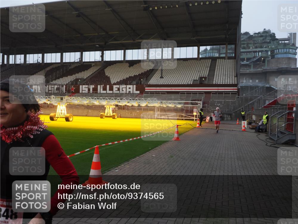 07.12.2025 - St. Pauli X-Mass-Run No. 15 Fabian Wolf http://msf.ph/oto/9374565 07.12.2025 10:00:41 Ziel 855, 1418, 1976, 2348, 3084 meine-sportfotos.de