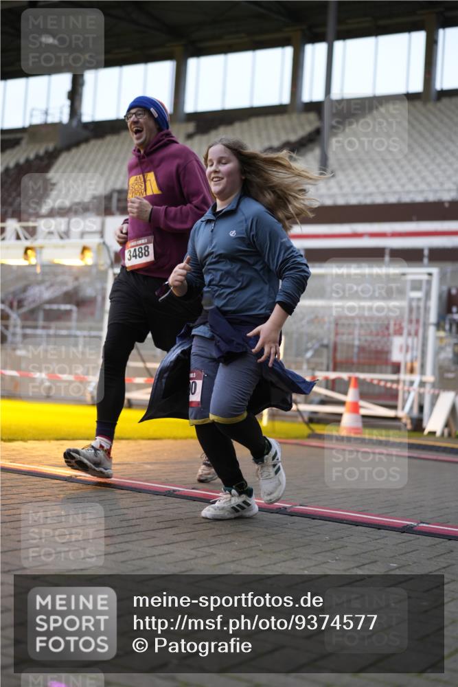 07.12.2025 - St. Pauli X-Mass-Run No. 15 Patografie http://msf.ph/oto/9374577 07.12.2025 12:15:54 Ziel  meine-sportfotos.de