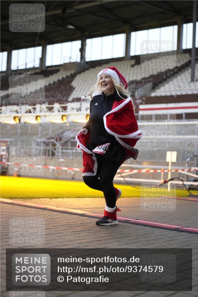 07.12.2025 - St. Pauli X-Mass-Run No. 15 Patografie http://msf.ph/oto/9374579 07.12.2025 12:16:15 Ziel 1883 meine-sportfotos.de