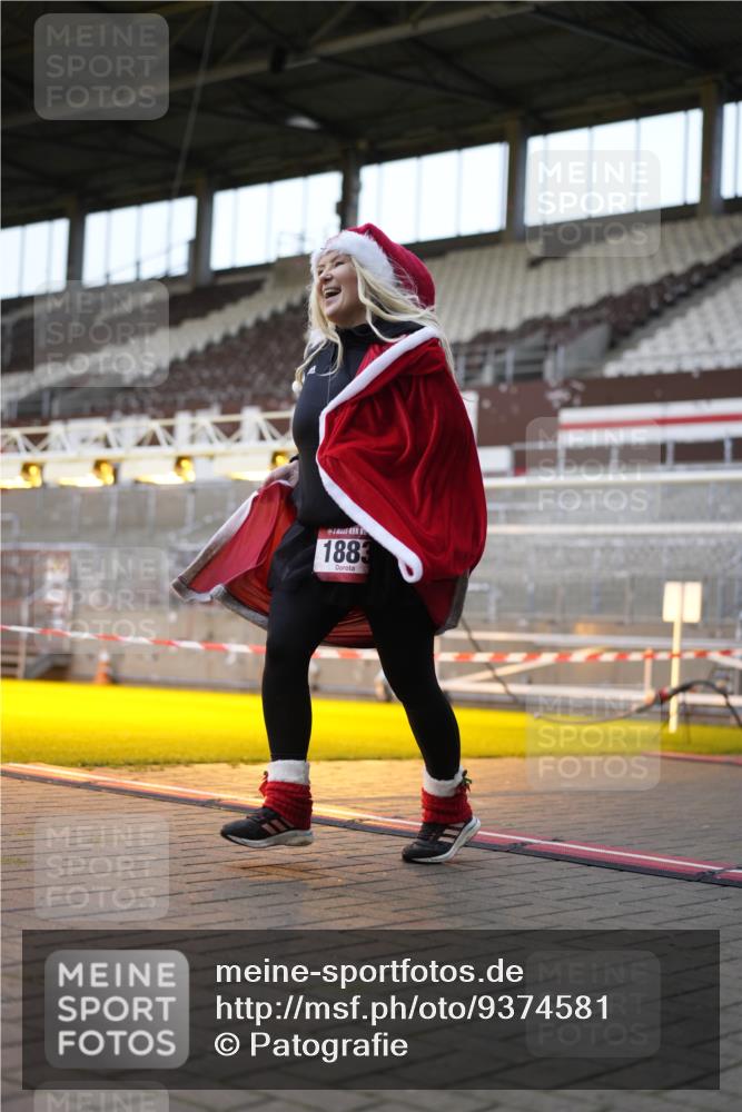 07.12.2025 - St. Pauli X-Mass-Run No. 15 Patografie http://msf.ph/oto/9374581 07.12.2025 12:16:16 Ziel 1883 meine-sportfotos.de