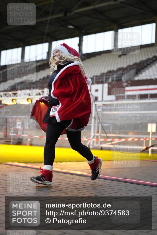 07.12.2025 - St. Pauli X-Mass-Run No. 15 Patografie http://msf.ph/oto/9374583 07.12.2025 12:16:16 Ziel 1883 meine-sportfotos.de