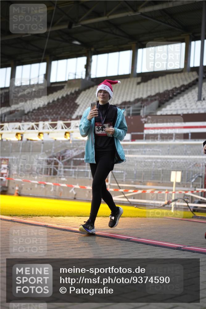 07.12.2025 - St. Pauli X-Mass-Run No. 15 Patografie http://msf.ph/oto/9374590 07.12.2025 12:17:20 Ziel 3427 meine-sportfotos.de