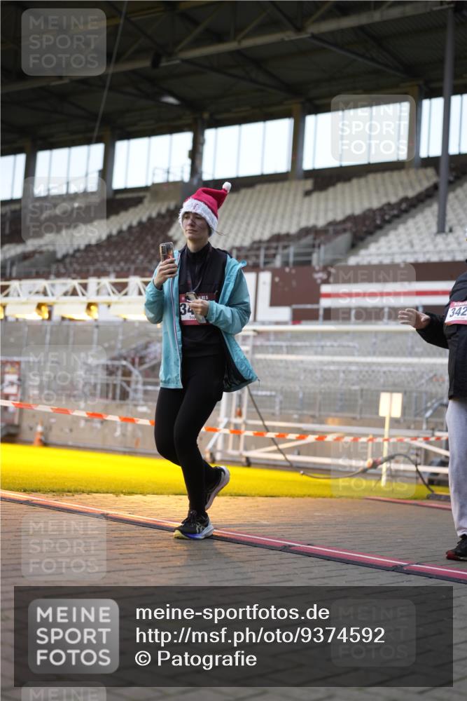 07.12.2025 - St. Pauli X-Mass-Run No. 15 Patografie http://msf.ph/oto/9374592 07.12.2025 12:17:20 Ziel 3427 meine-sportfotos.de