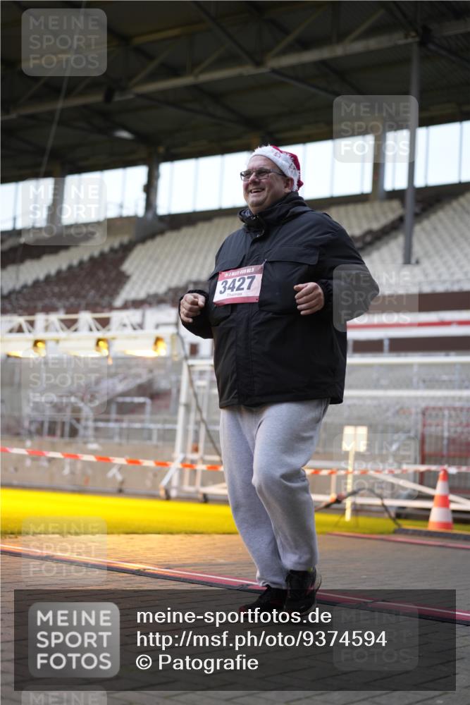 07.12.2025 - St. Pauli X-Mass-Run No. 15 Patografie http://msf.ph/oto/9374594 07.12.2025 12:17:21 Ziel 3427 meine-sportfotos.de