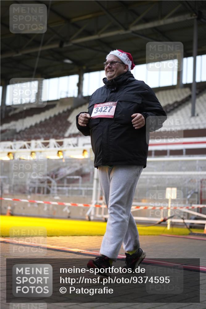 07.12.2025 - St. Pauli X-Mass-Run No. 15 Patografie http://msf.ph/oto/9374595 07.12.2025 12:17:21 Ziel 3427 meine-sportfotos.de