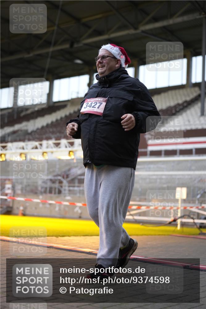07.12.2025 - St. Pauli X-Mass-Run No. 15 Patografie http://msf.ph/oto/9374598 07.12.2025 12:17:21 Ziel 3427 meine-sportfotos.de