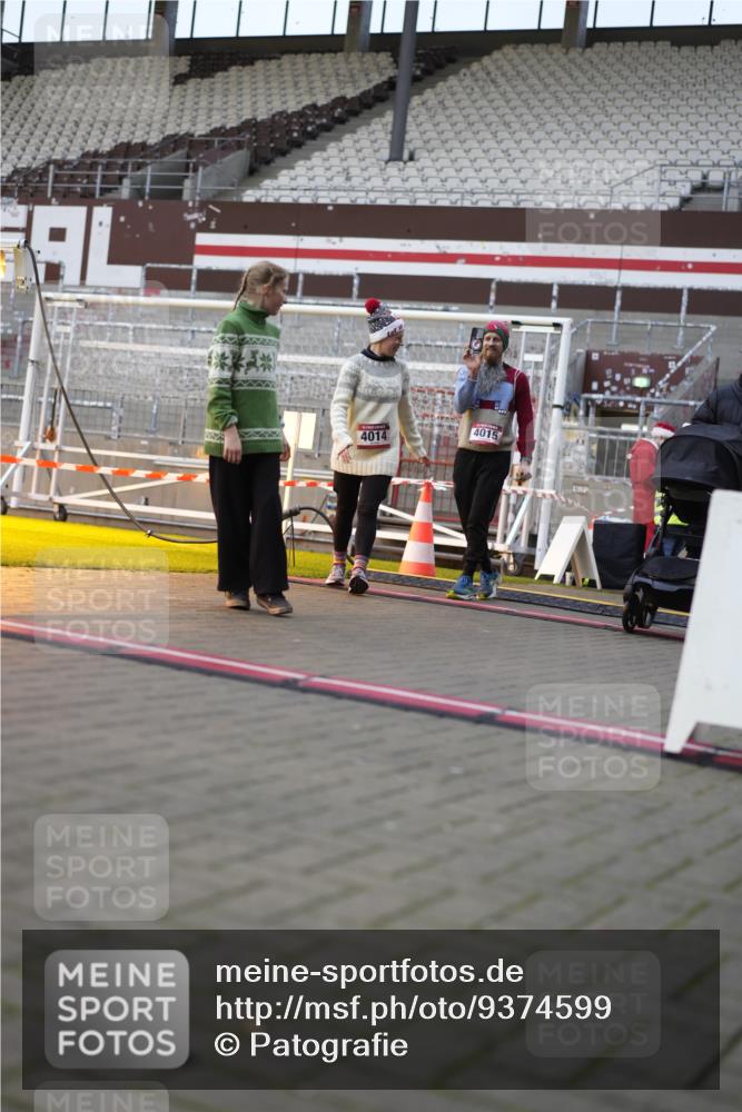 07.12.2025 - St. Pauli X-Mass-Run No. 15 Patografie http://msf.ph/oto/9374599 07.12.2025 12:17:28 Ziel 3427, 3866, 3868, 4014, 4015 meine-sportfotos.de