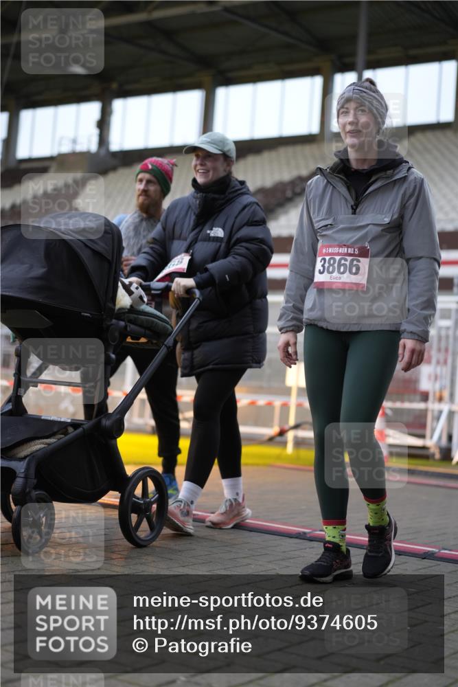 07.12.2025 - St. Pauli X-Mass-Run No. 15 Patografie http://msf.ph/oto/9374605 07.12.2025 12:17:34 Ziel 3427, 3866, 3868, 4014, 4015 meine-sportfotos.de