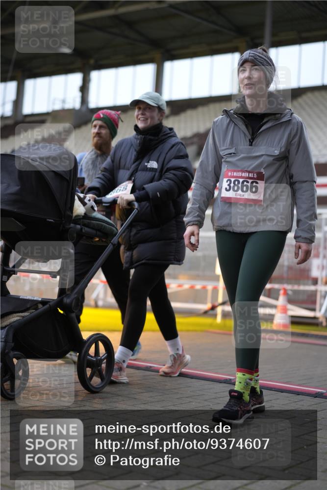 07.12.2025 - St. Pauli X-Mass-Run No. 15 Patografie http://msf.ph/oto/9374607 07.12.2025 12:17:34 Ziel 3427, 3866, 3868, 4014, 4015 meine-sportfotos.de