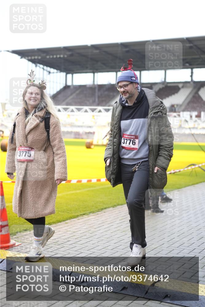 07.12.2025 - St. Pauli X-Mass-Run No. 15 Patografie http://msf.ph/oto/9374642 07.12.2025 12:25:11 Ziel  meine-sportfotos.de