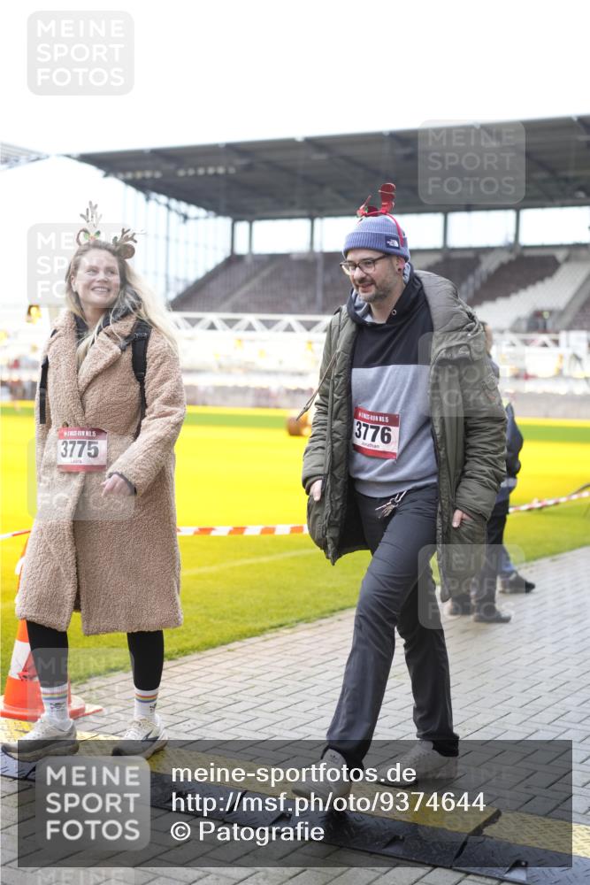 07.12.2025 - St. Pauli X-Mass-Run No. 15 Patografie http://msf.ph/oto/9374644 07.12.2025 12:25:11 Ziel  meine-sportfotos.de