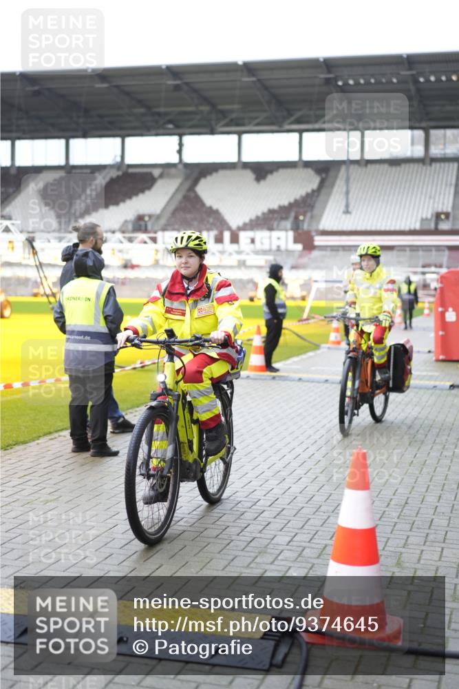 07.12.2025 - St. Pauli X-Mass-Run No. 15 Patografie http://msf.ph/oto/9374645 07.12.2025 12:25:13 Ziel  meine-sportfotos.de