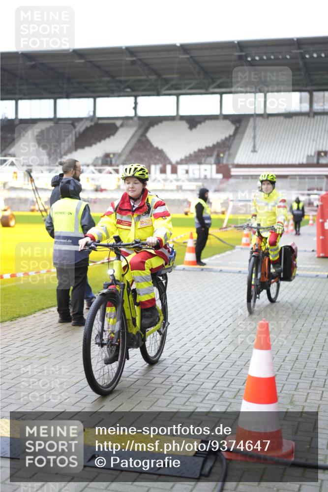 07.12.2025 - St. Pauli X-Mass-Run No. 15 Patografie http://msf.ph/oto/9374647 07.12.2025 12:25:13 Ziel  meine-sportfotos.de