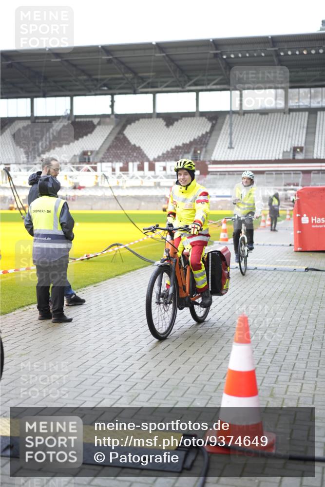 07.12.2025 - St. Pauli X-Mass-Run No. 15 Patografie http://msf.ph/oto/9374649 07.12.2025 12:25:14 Ziel  meine-sportfotos.de