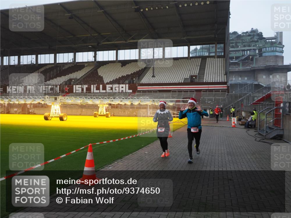07.12.2025 - St. Pauli X-Mass-Run No. 15 Fabian Wolf http://msf.ph/oto/9374650 07.12.2025 10:01:18 Ziel 780, 783, 801, 1124, 1887, 1892, 2528 meine-sportfotos.de